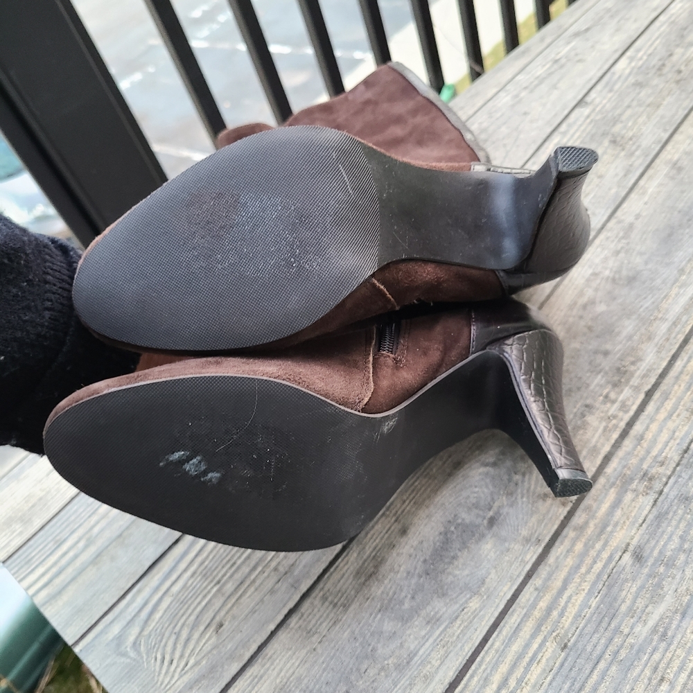 Alfani Tosha Brown Suede - Picture 8 of 10